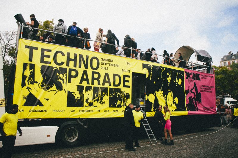 techno parade impression bus